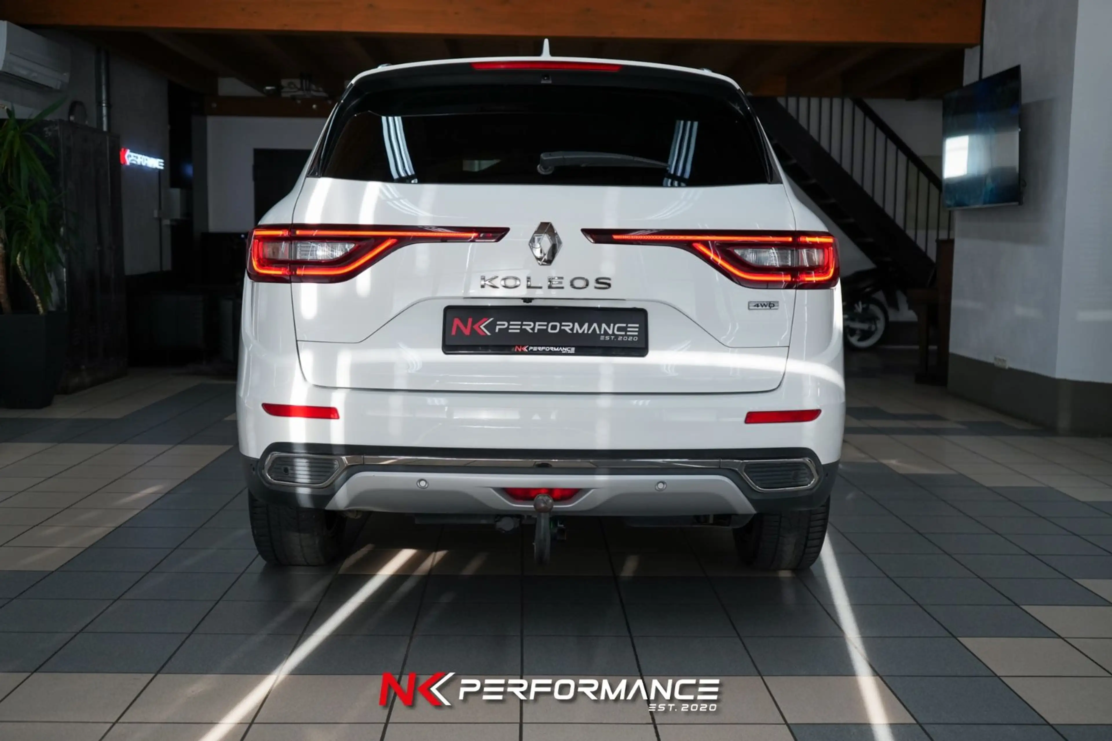 Renault Koleos Initiale Paris 4x4 / PANO / AHK / MASSAGE — photo 12