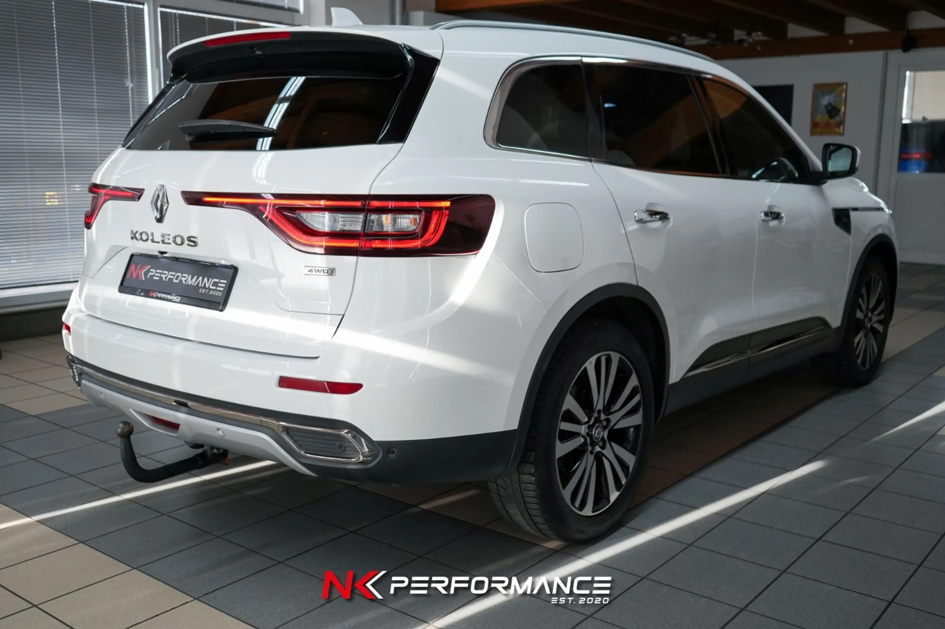 Renault Koleos Initiale Paris 4x4 / PANO / AHK / MASSAGE — photo 11