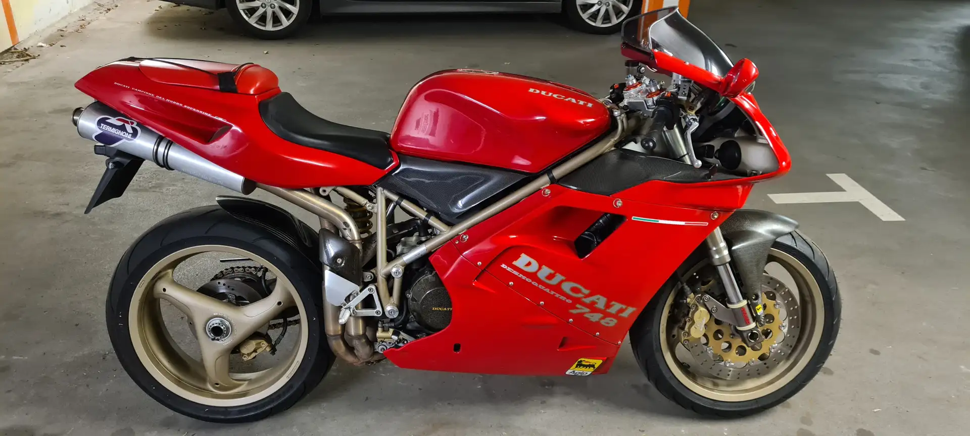 Ducati 748 Rood - 1