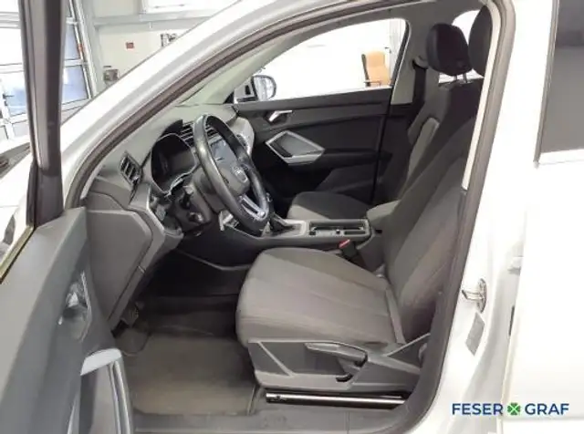 Audi Q3 view 6