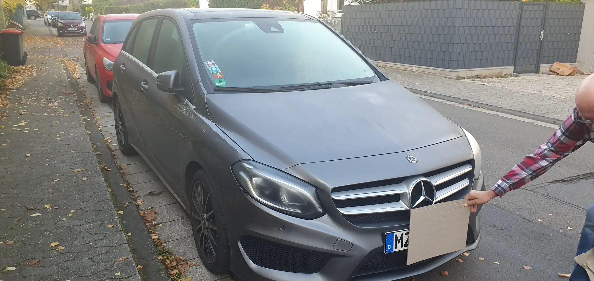 Mercedes-Benz B 250 B 250 Peak Edition Gris - 1