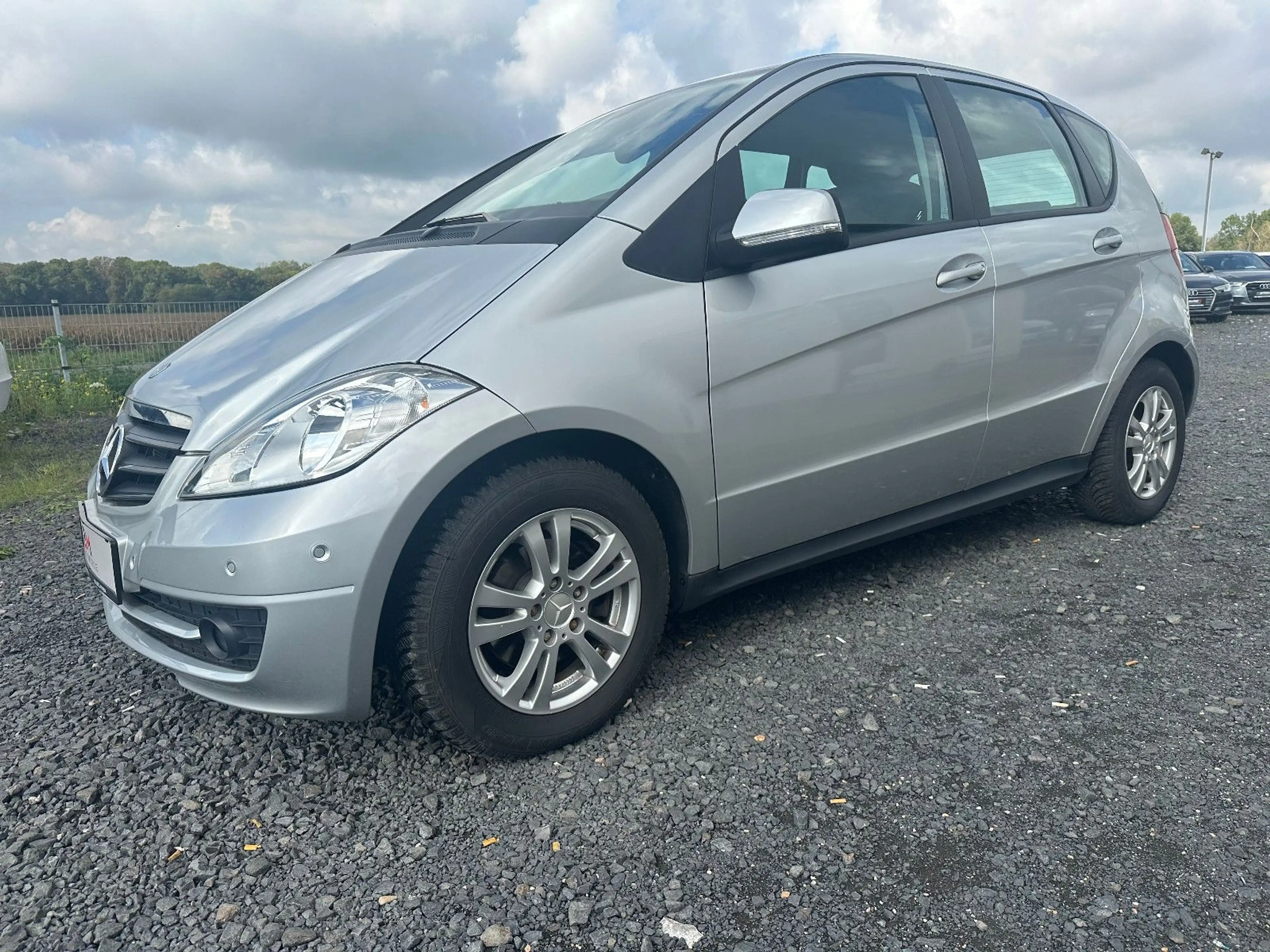 Mercedes-Benz A 180 5-türig*AUTOMATIK*KLIMA*SHZ*ALU*PDC V+H*