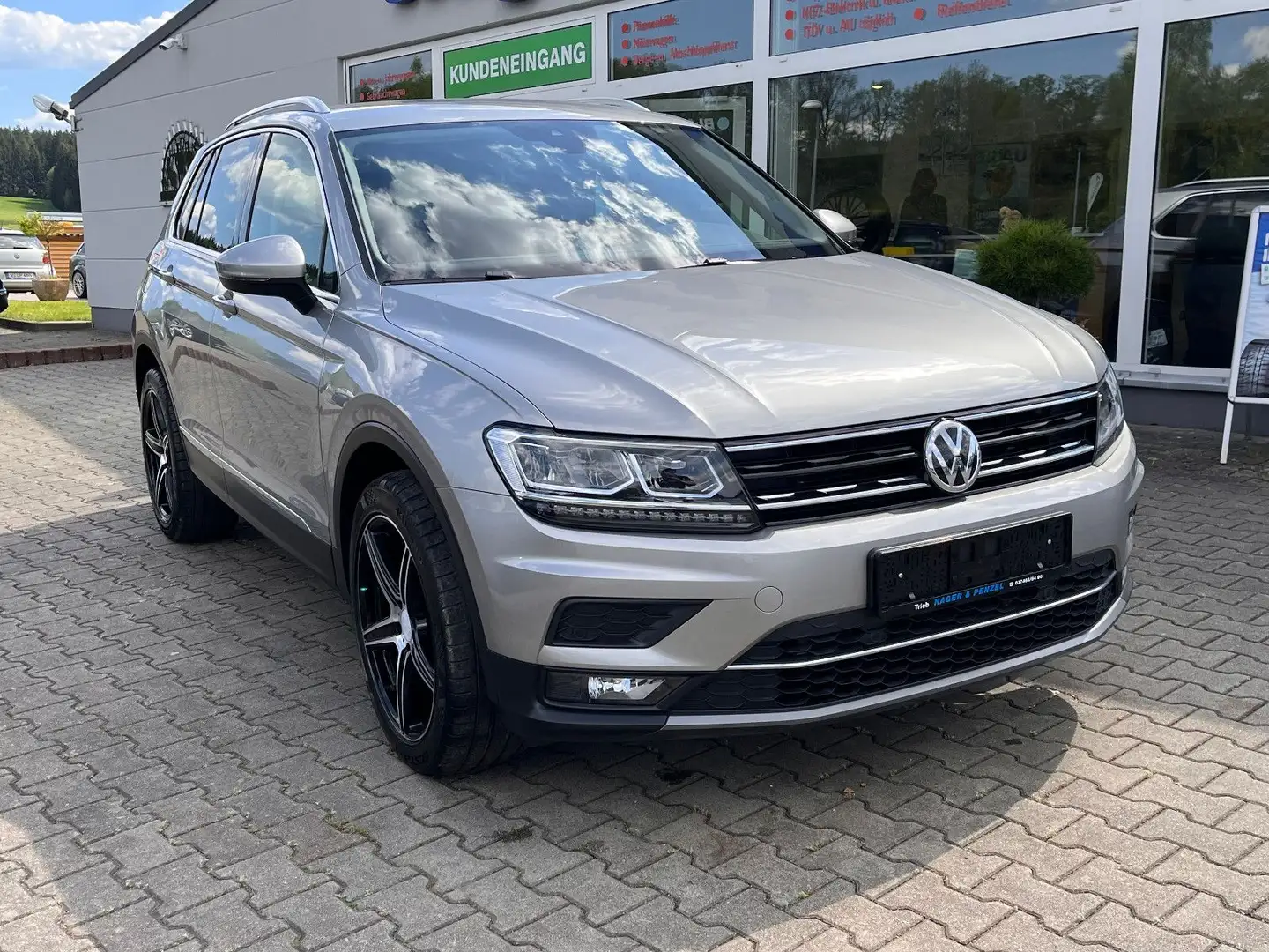 Volkswagen Tiguan Highline 4x4 Navi AHKSR 19 Zoll  incl. WR Plateado - 1