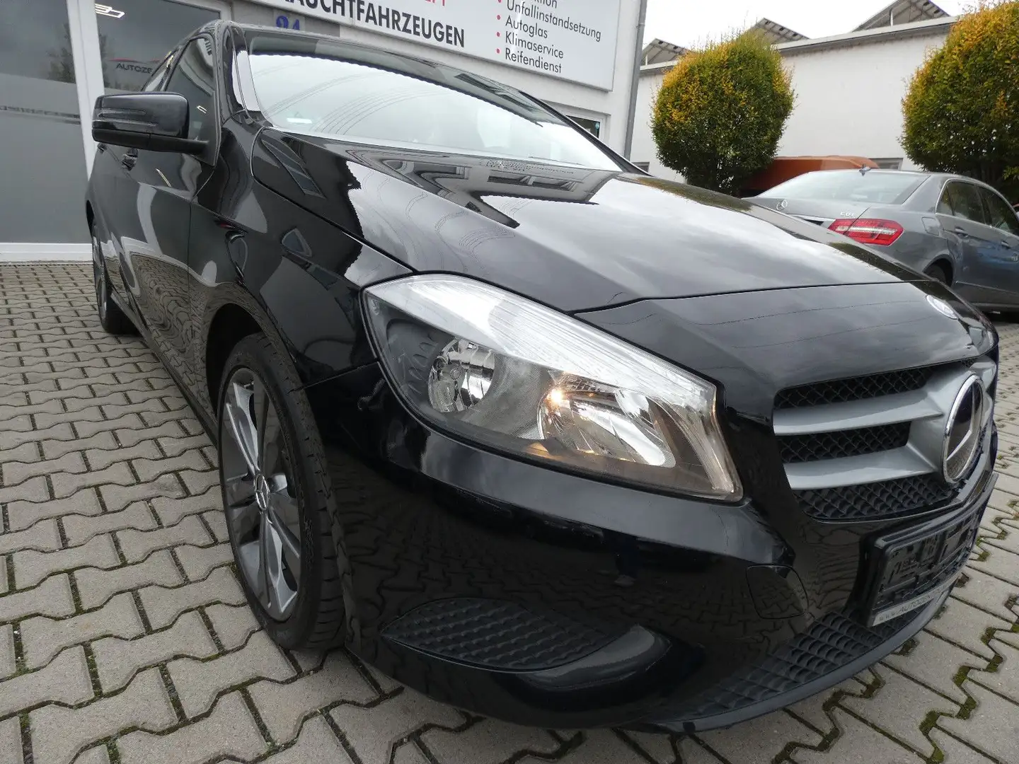 Mercedes-Benz A 180 A -Klasse A 180 BlueEfficiency Noir - 1