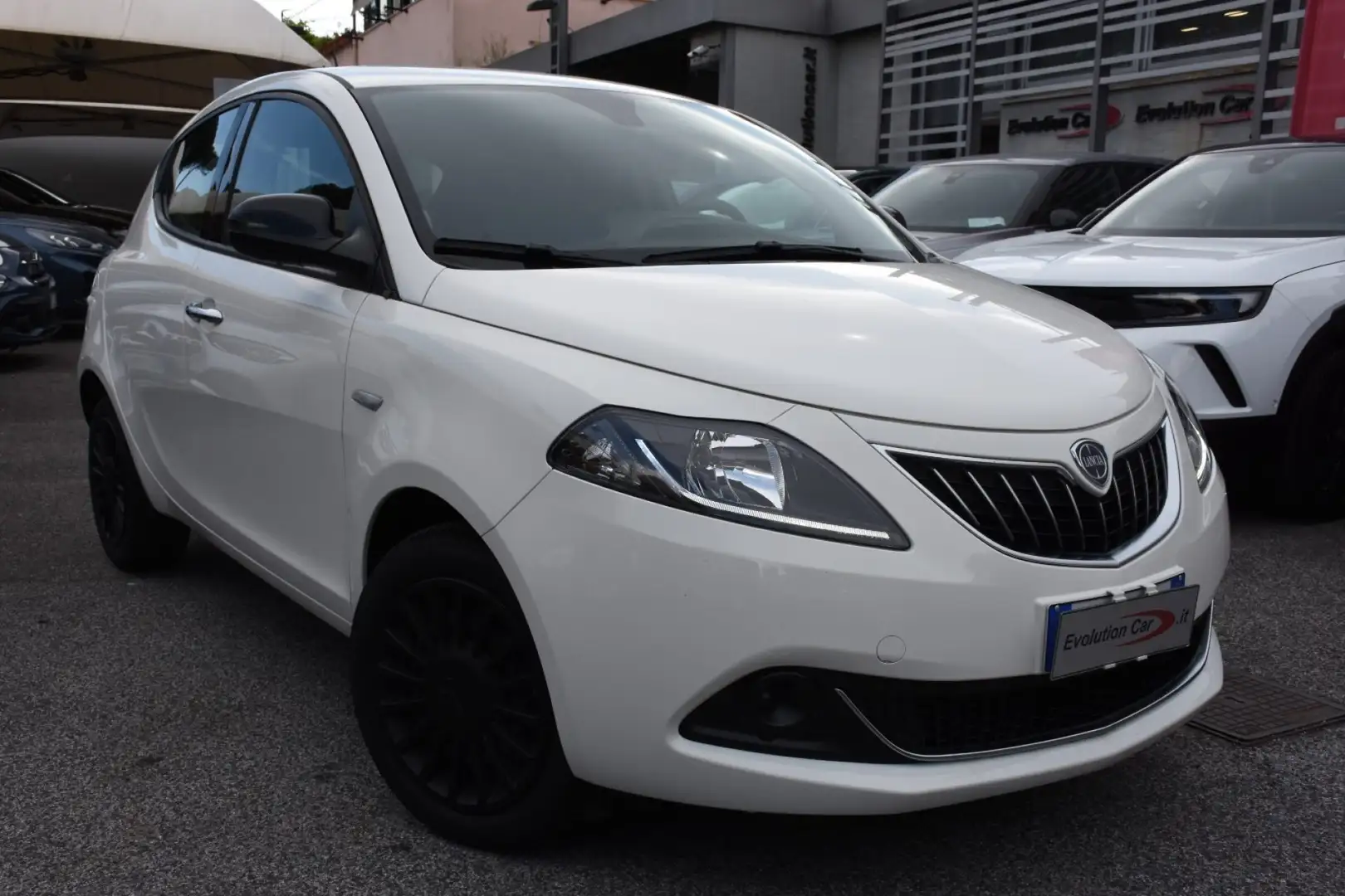 Lancia Ypsilon 1.0 FireFly 5 p. S&S Hybrid silver **SOLO 7000KM** Bianco - 2