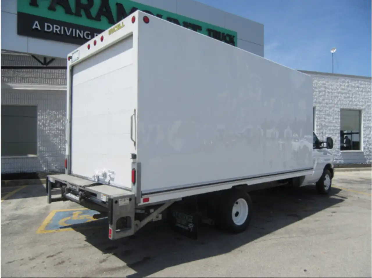 Ford E-450 Super Duty DRW снимка Ford E-450 Super Duty DRW