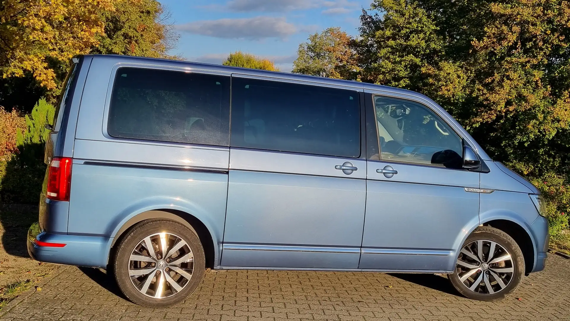 Volkswagen T6 Multivan Multivan DSG Kurz Highline Albastru - 2