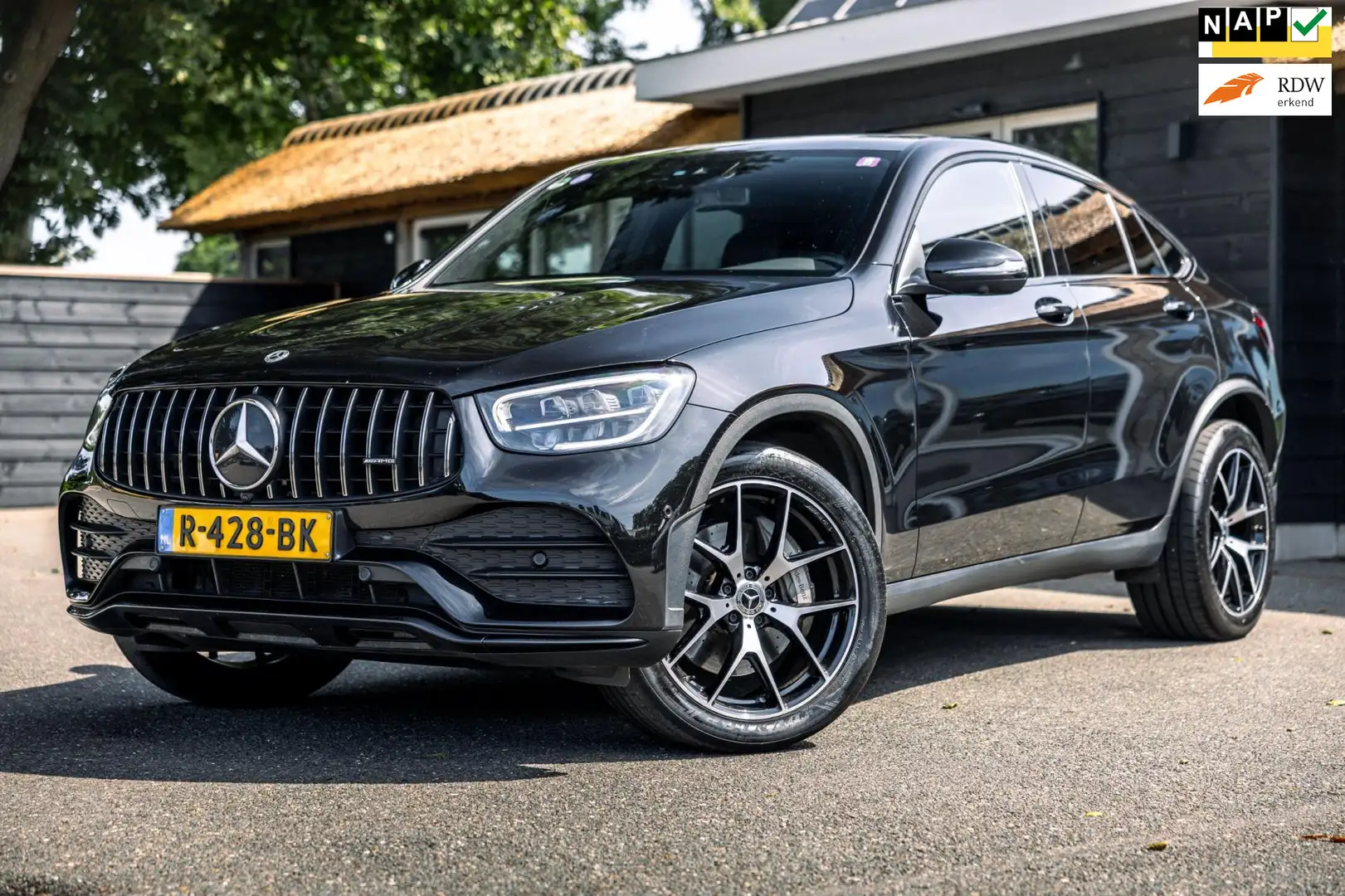 Mercedes-Benz GLC 300 Coupé 300e 4MATIC Business Solution AMG Panorama N Zwart - 1