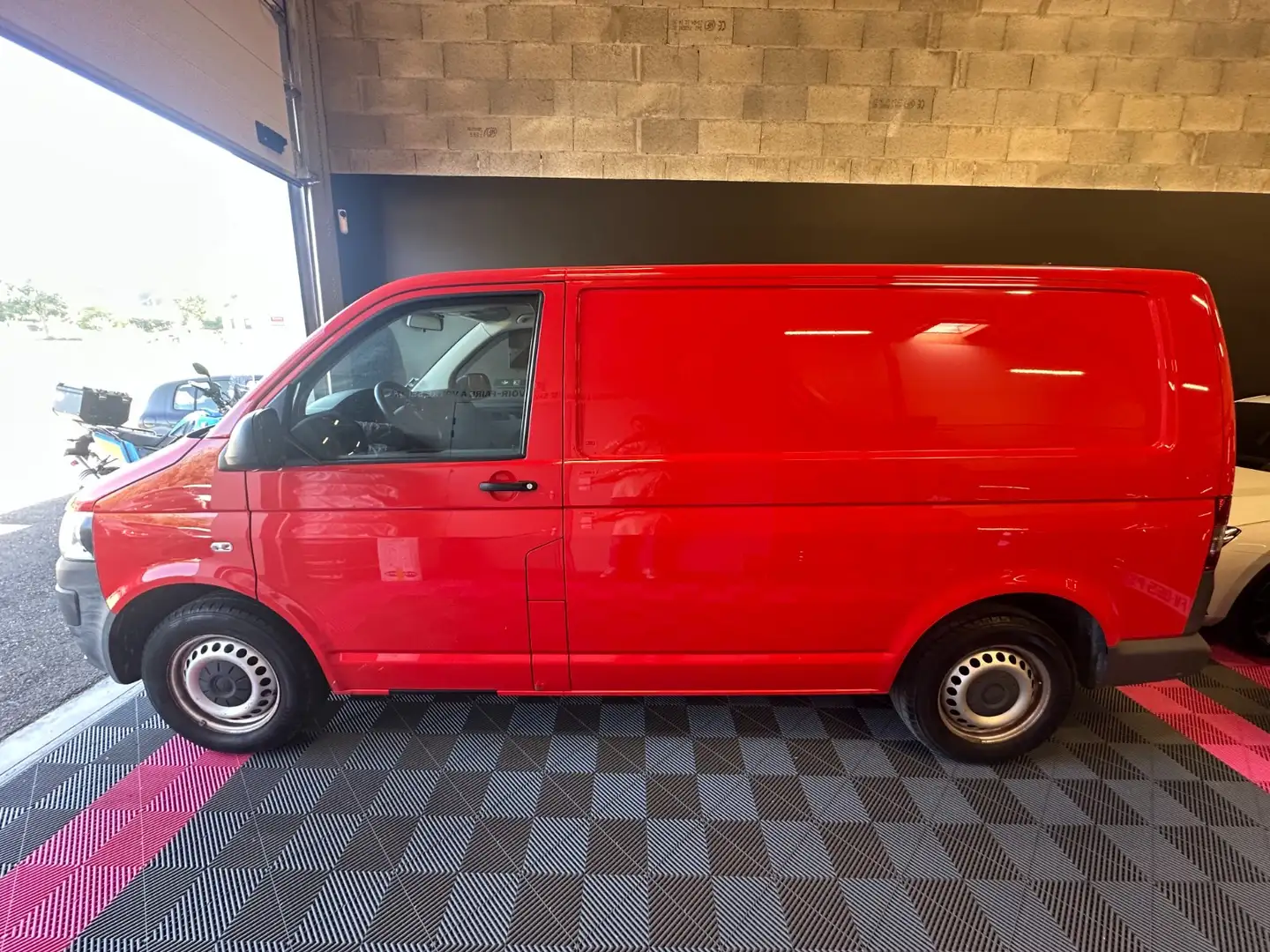 Volkswagen Transporter LINER Rouge - 2