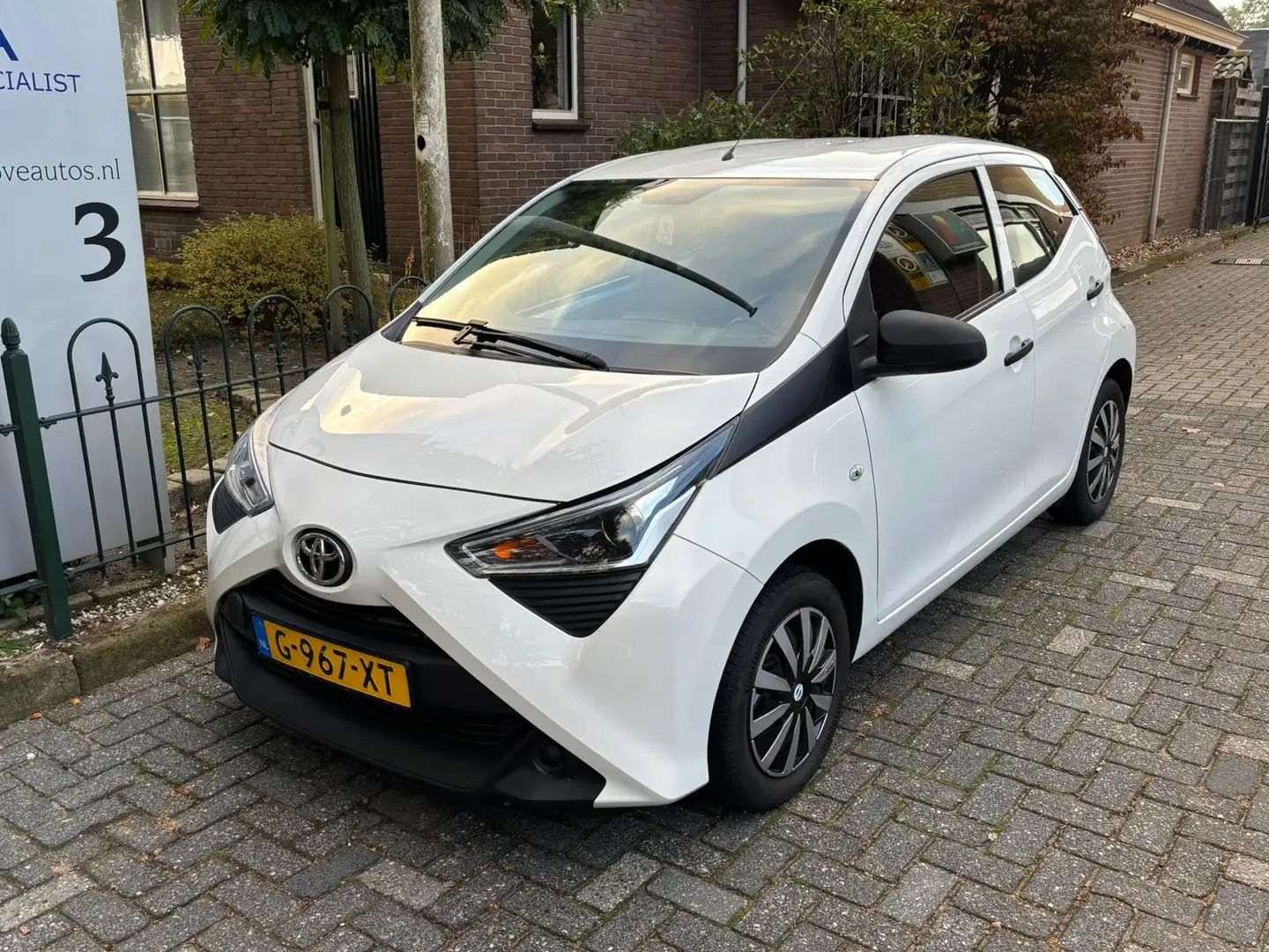 Toyota Aygo 1.0 VVT-i x-fun Weiß - 2