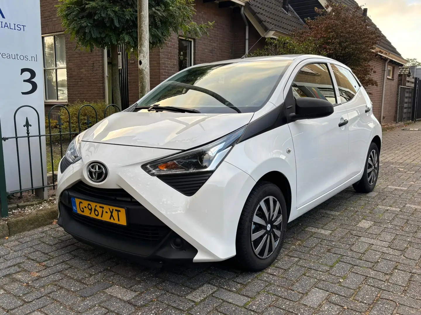 Toyota Aygo 1.0 VVT-i x-fun Weiß - 1