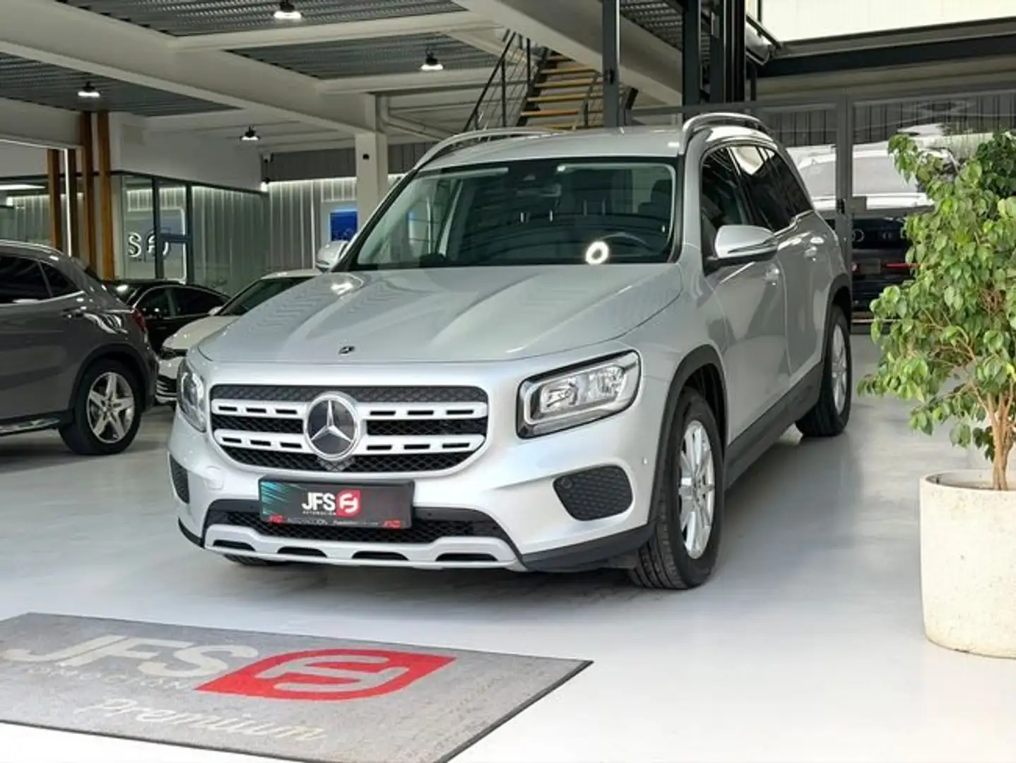 Mercedes-Benz GLB 200 2.0 CDI 150 CV Automático Plateado - 2