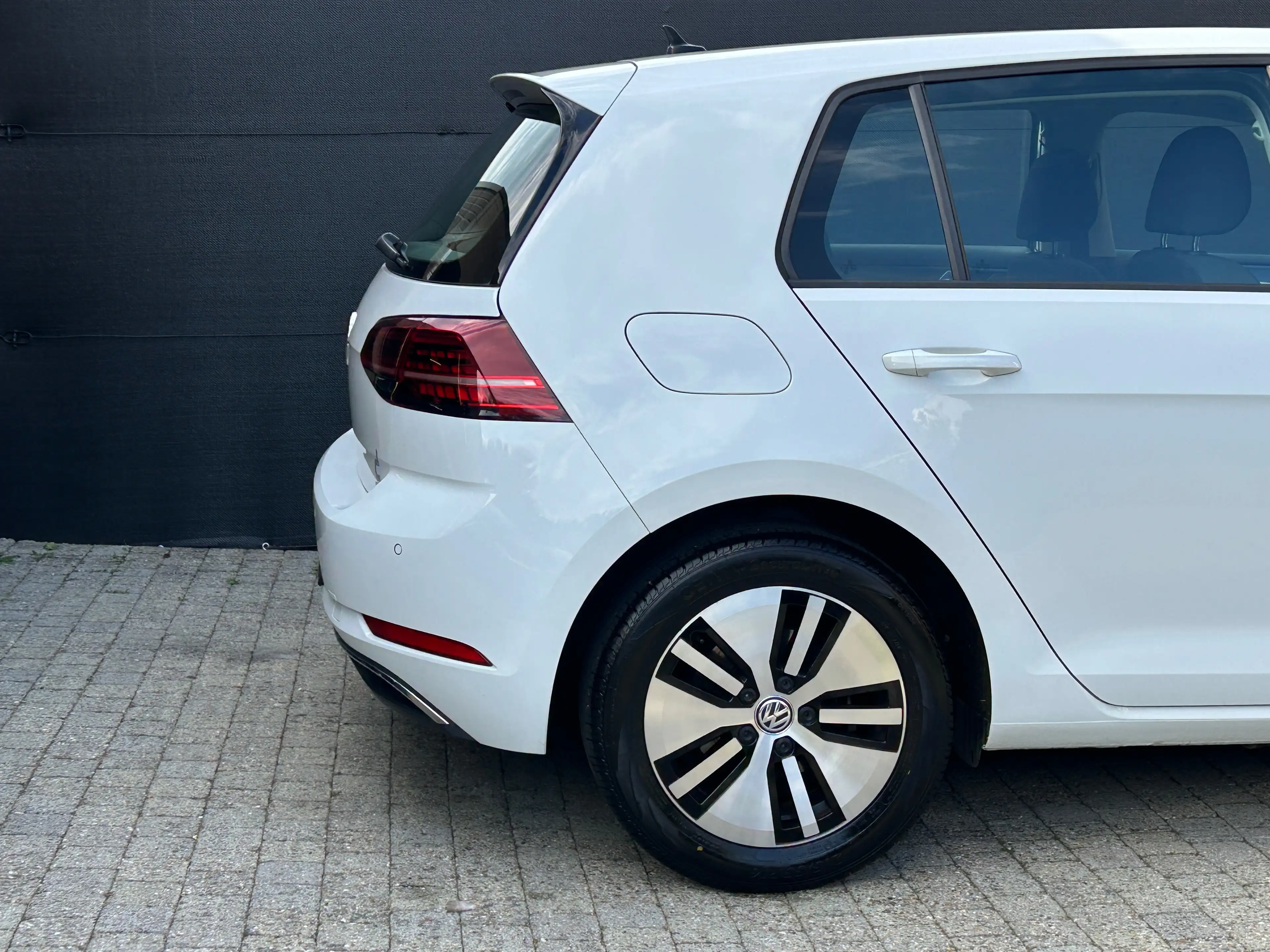 Volkswagen e-Golf Elektrisch Bi-Xenon Navigatie Bleuthoot Camera — photo 11
