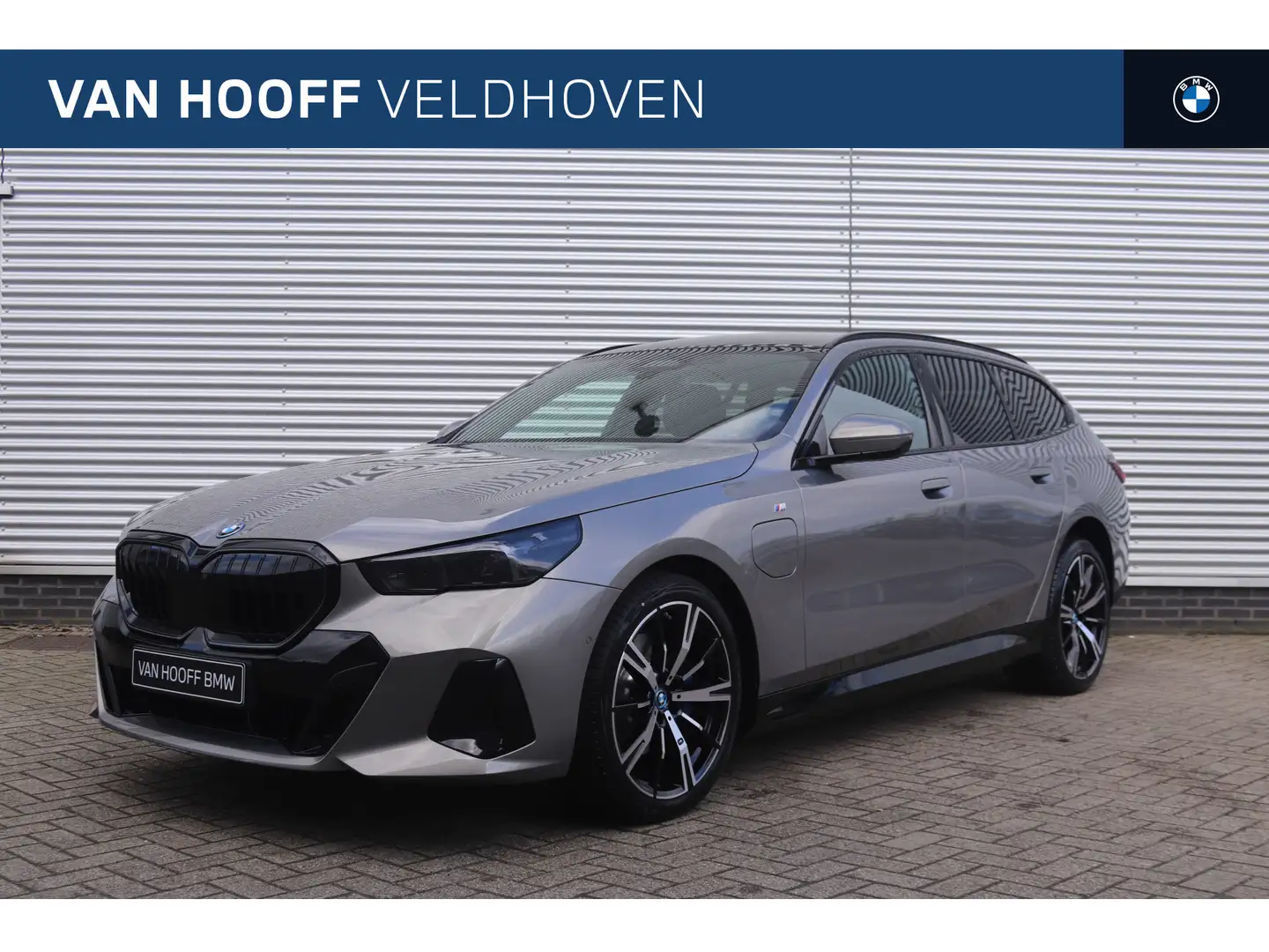 BMW 530 5 Serie Touring 530e M Sport Automaat / Panoramada Grijs - 1