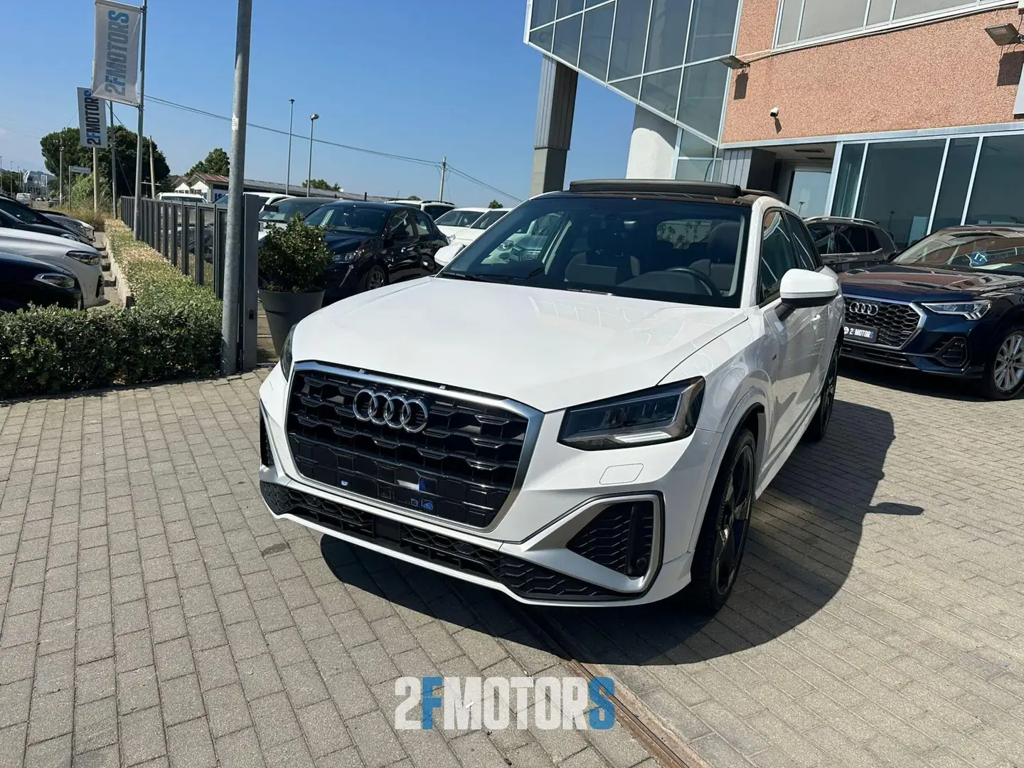 Audi Q2 35 1.5 tfsi Edition One S line s-tronic Bianco - 2