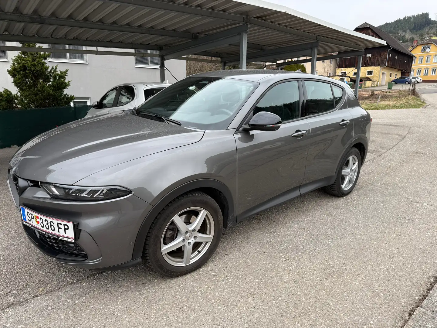 Alfa Romeo Tonale Tonale Sprint Paket 1.5 T4 48V MHEV FGT DCT Sprint Paket Grau - 1
