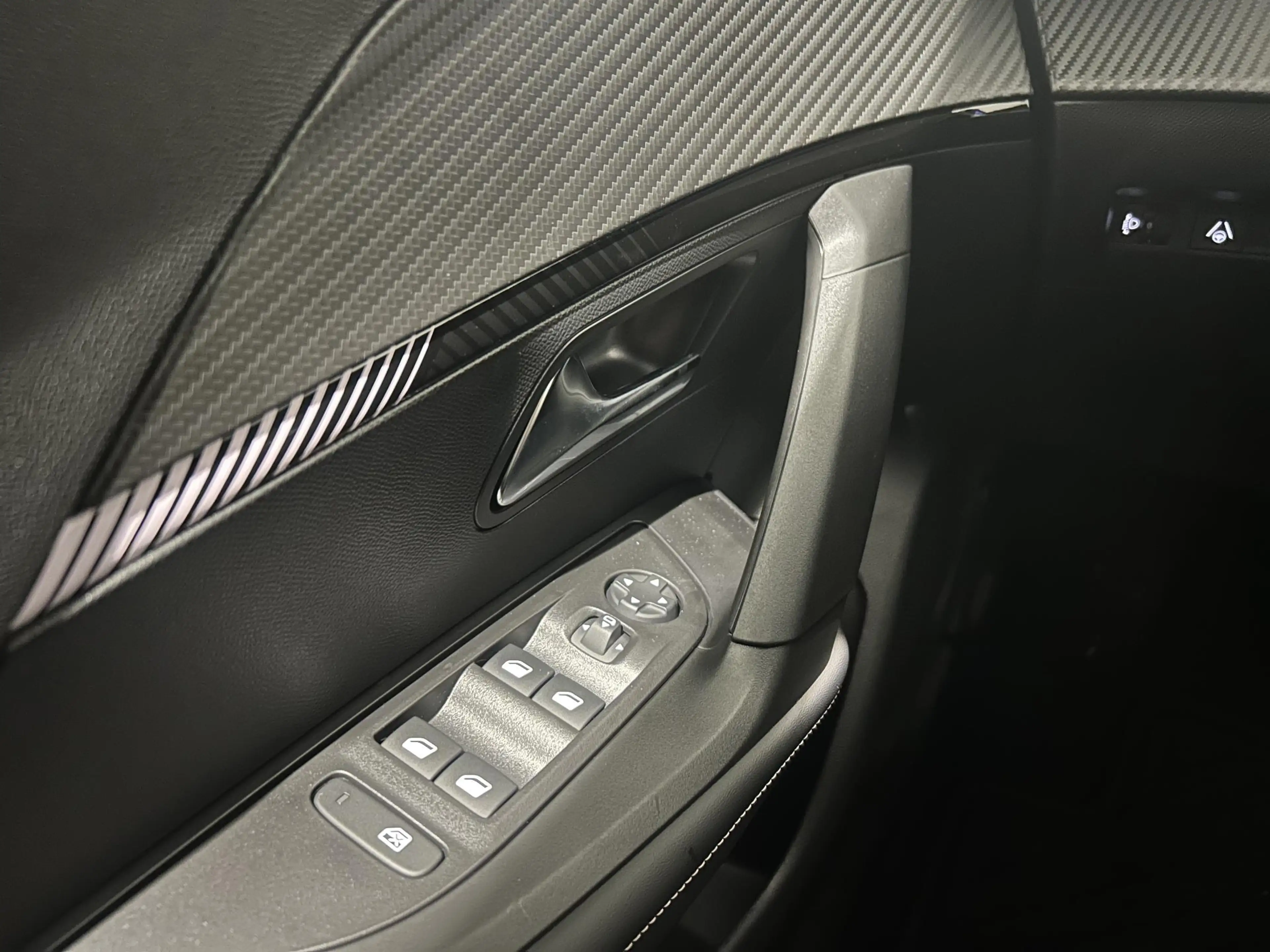 Peugeot 2008 1.2 Hybrid 145 Allure | EXCLUSIVE DEALS | UIT VOOR — photo 13