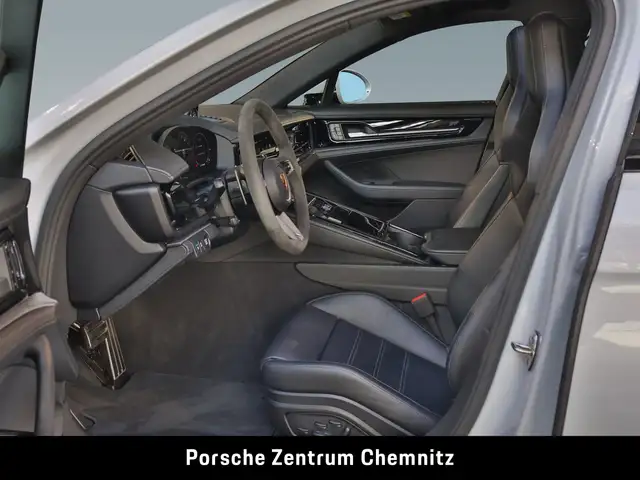 Porsche Panamera view 12