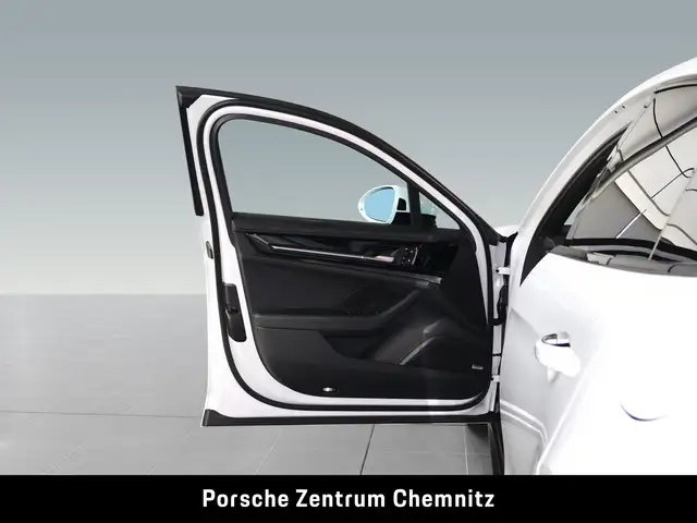 Porsche Panamera view 10