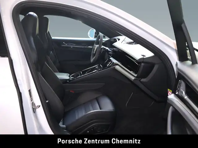 Porsche Panamera view 13
