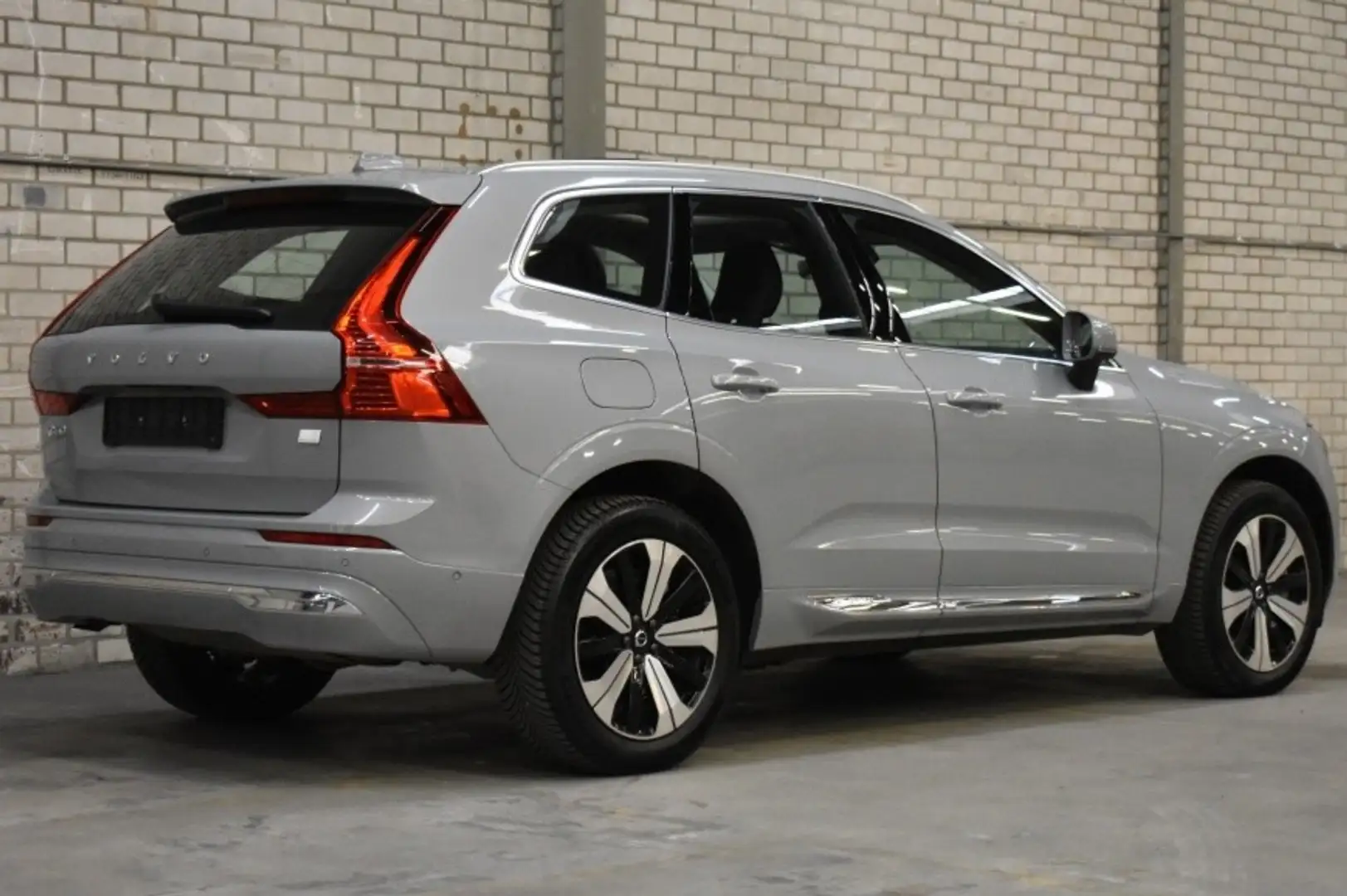 Volvo XC60 T6 AWD 350PK Plus Bright | BLIS | 360 camera | ACC Grijs - 2