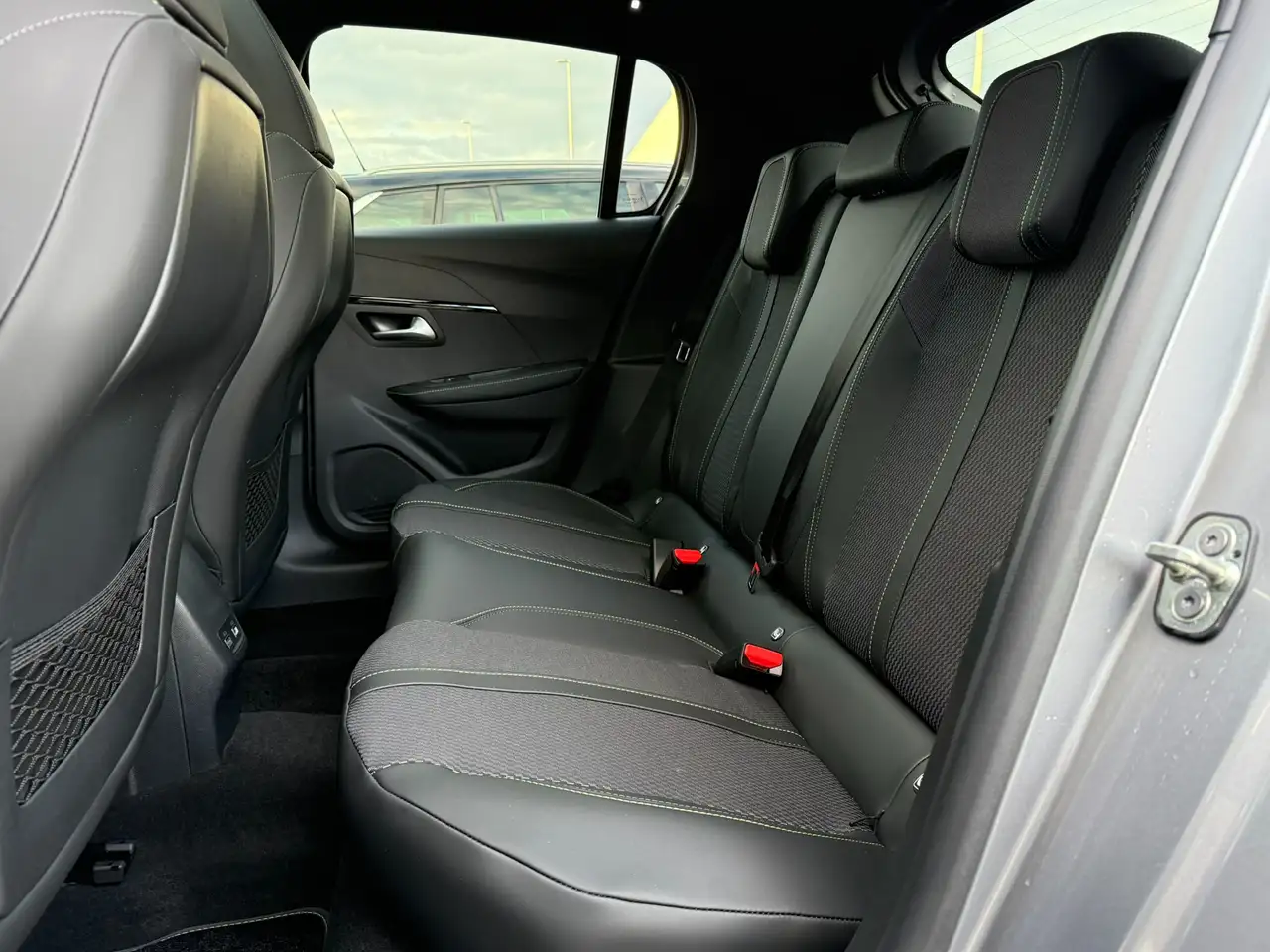 Peugeot 208 GT LINE / NIEUW/ PANO /CARPLAY / CAMERA /KEYLESS 11