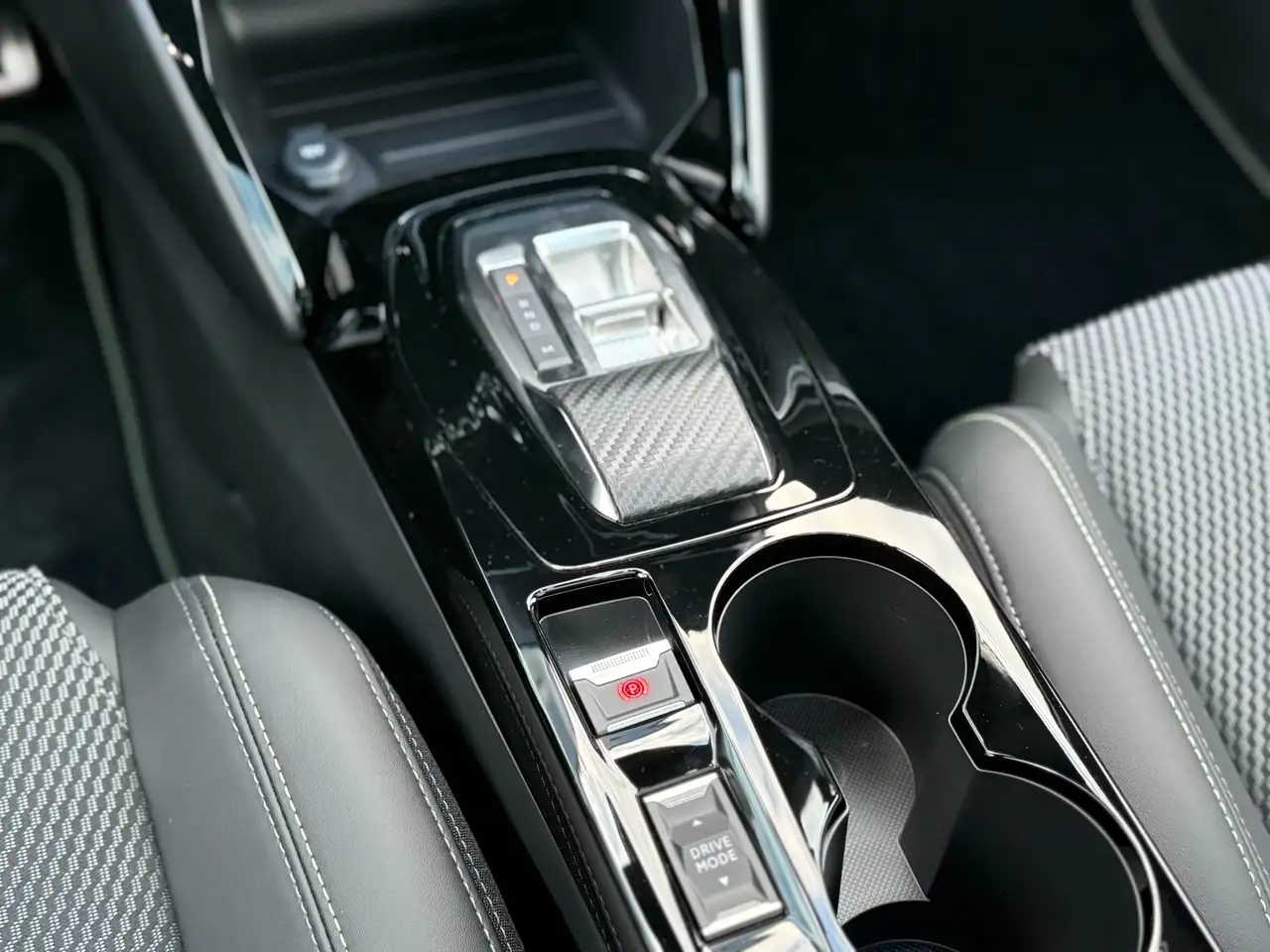 Peugeot 208 GT LINE / NIEUW/ PANO /CARPLAY / CAMERA /KEYLESS 19