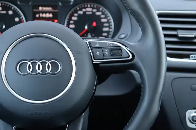 Audi Q3 view 12
