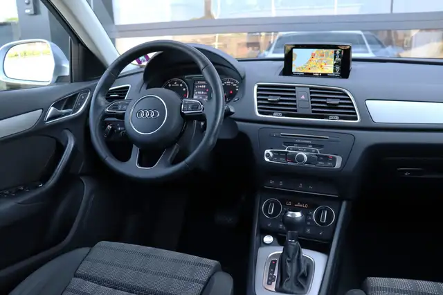 Audi Q3 view 7