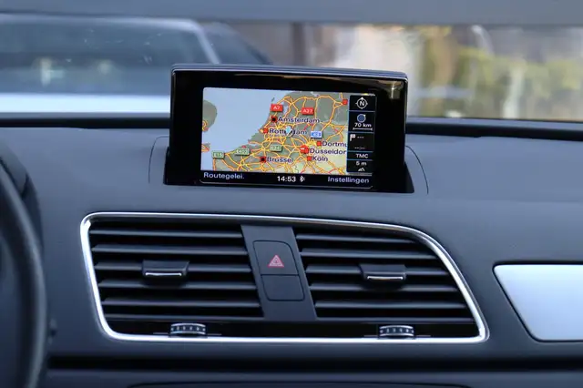 Audi Q3 view 25
