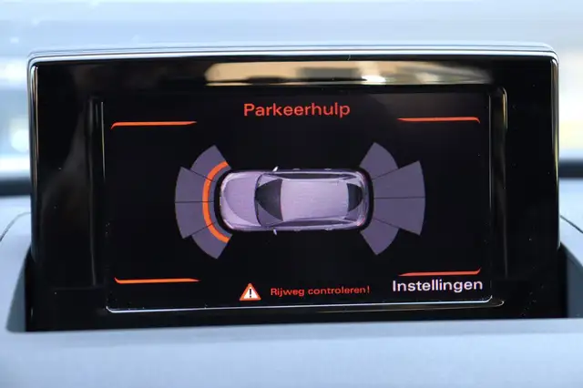 Audi Q3 view 26