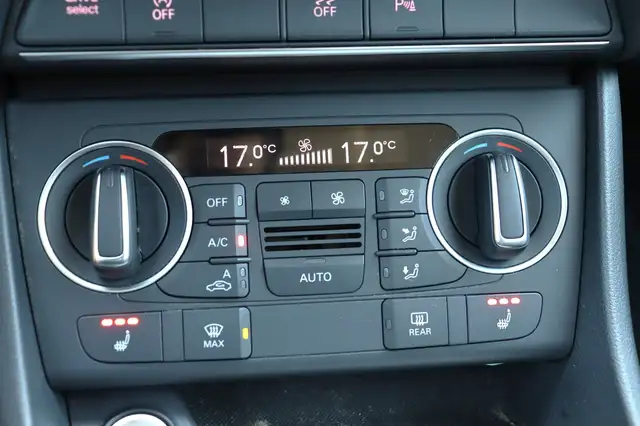 Audi Q3 view 21