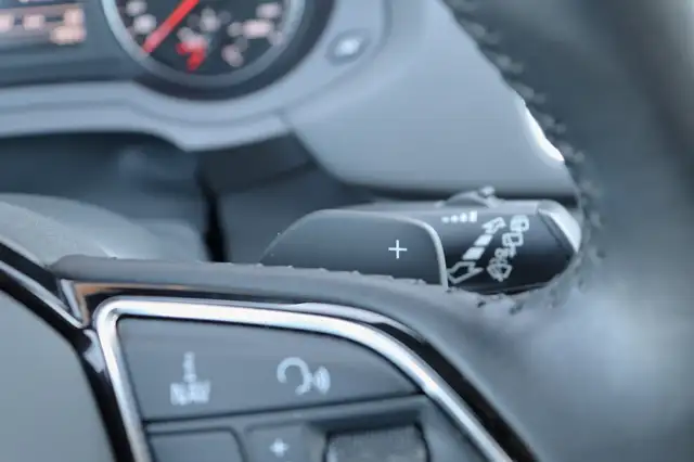 Audi Q3 view 14