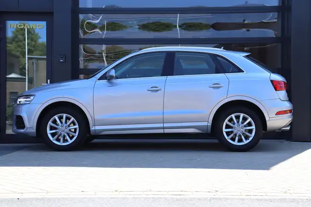 Audi Q3 view 10