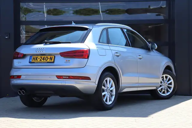 Audi Q3 view 16