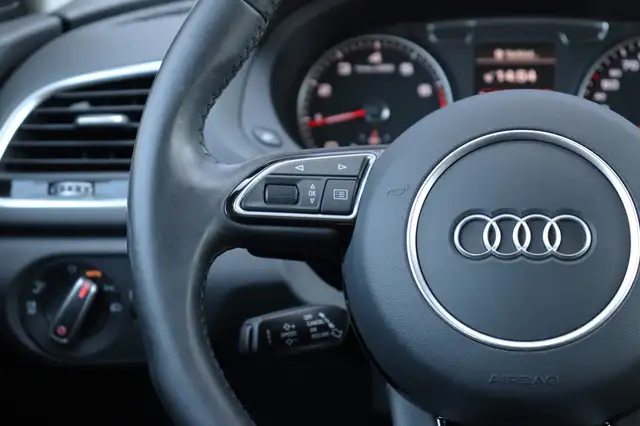 Audi Q3 view 11