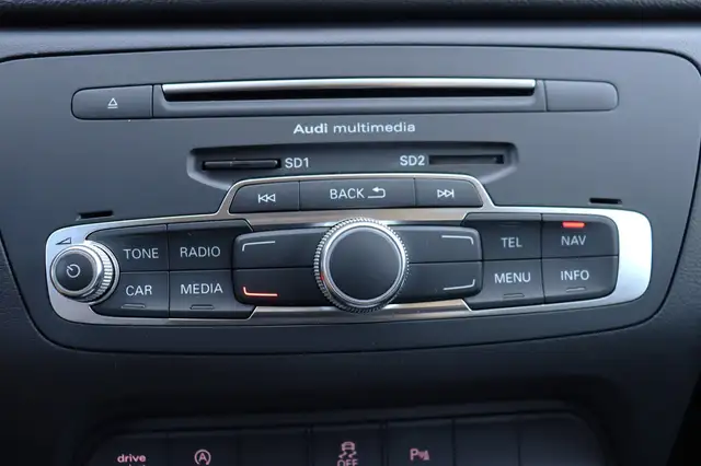 Audi Q3 view 20
