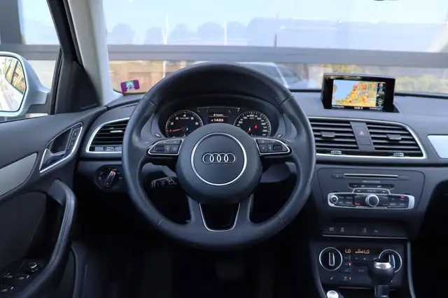 Audi Q3 view 3