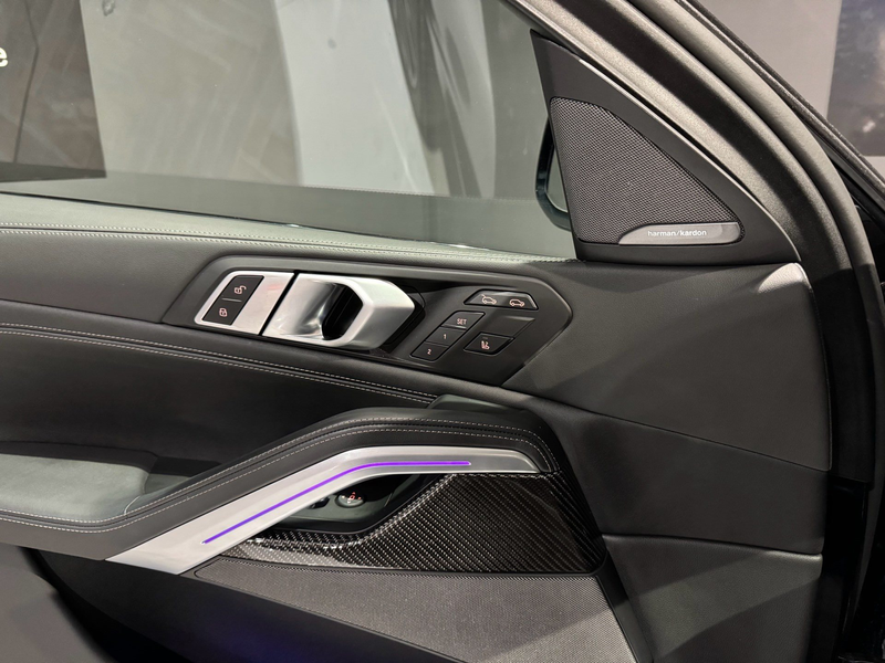 BMW X6 M60i xDrive FULL OPTION*CARBON*M SITZE — photo 11