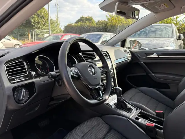 Volkswagen Golf view 9