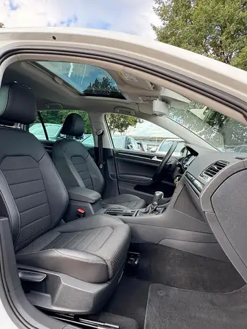 Volkswagen Golf view 11