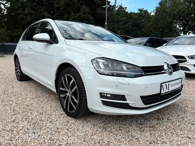 Volkswagen Golf view 3