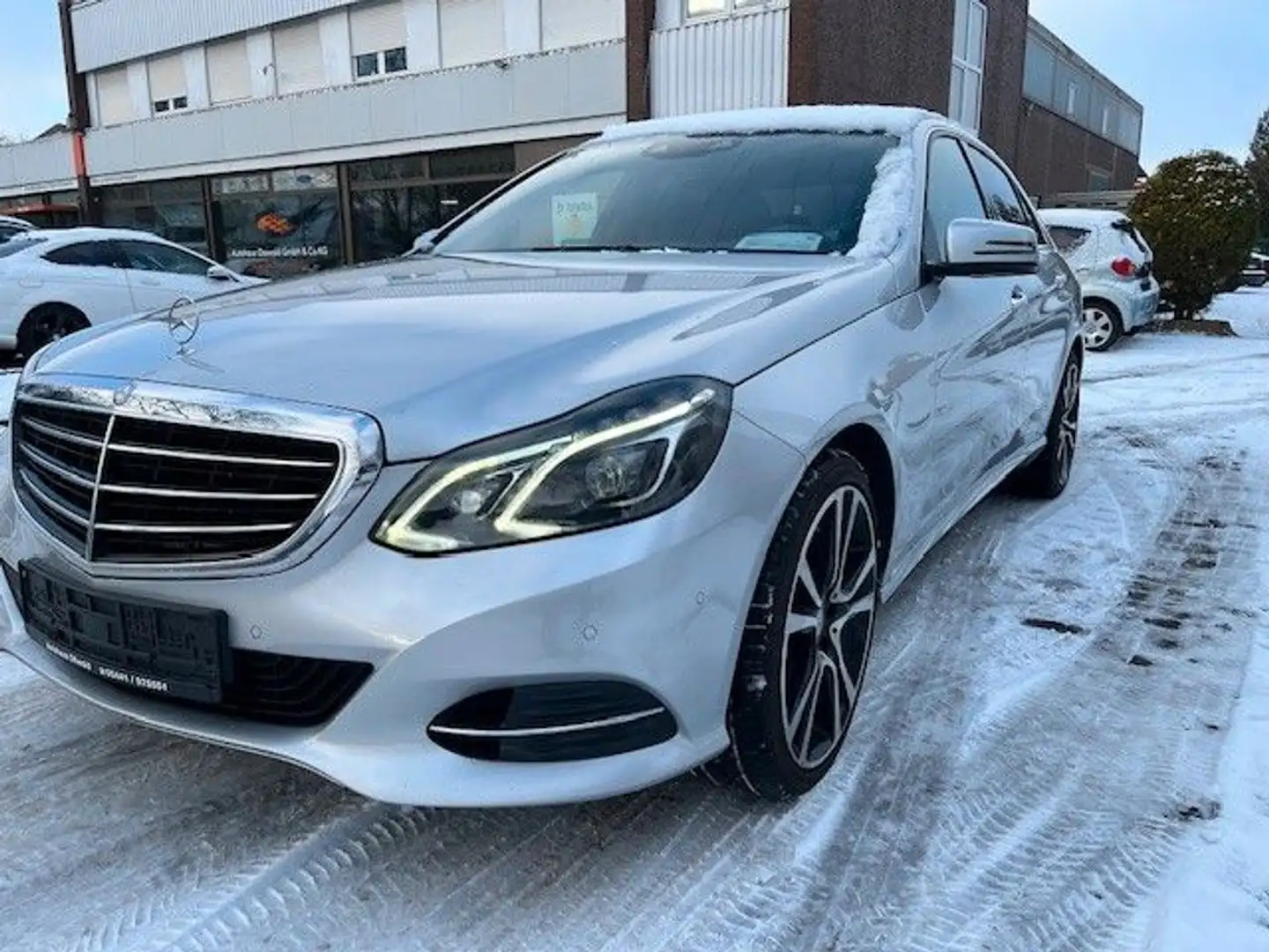 Mercedes-Benz E 300 CGI BlueEffic Eleg. / nur 112TKm Argent - 2