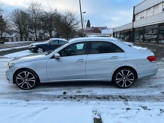 Mercedes-Benz E 300 CGI BlueEffic Eleg. / nur 112TKm