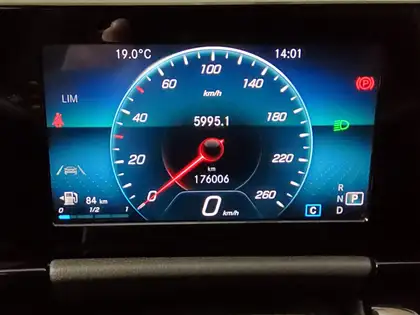 Annonce voiture d'occasion Mercedes-Benz GLA 180 - CARADIZE