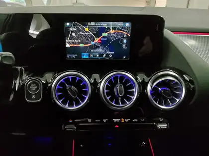 Annonce voiture d'occasion Mercedes-Benz GLA 180 - CARADIZE