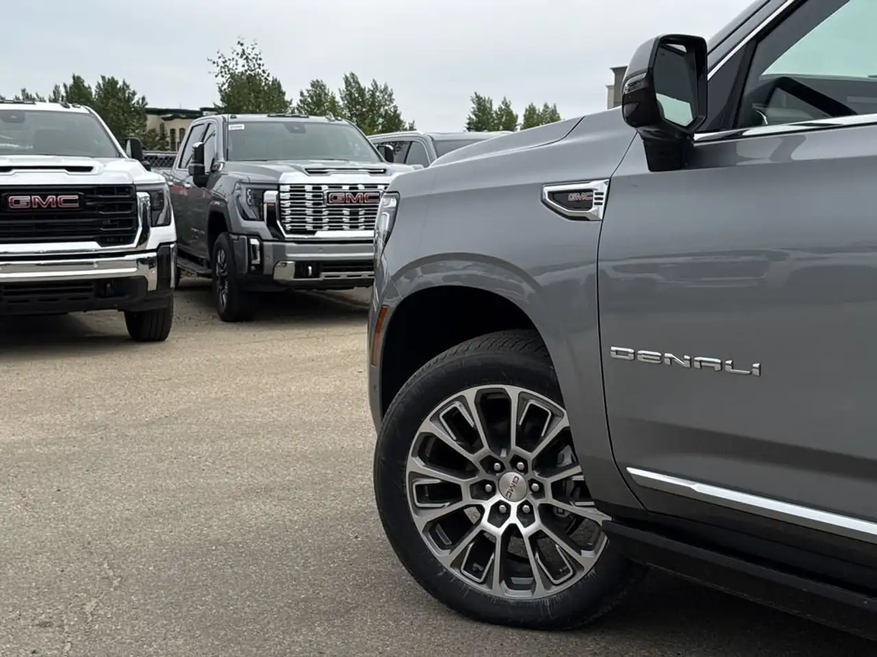 GMC Yukon снимка GMC Yukon