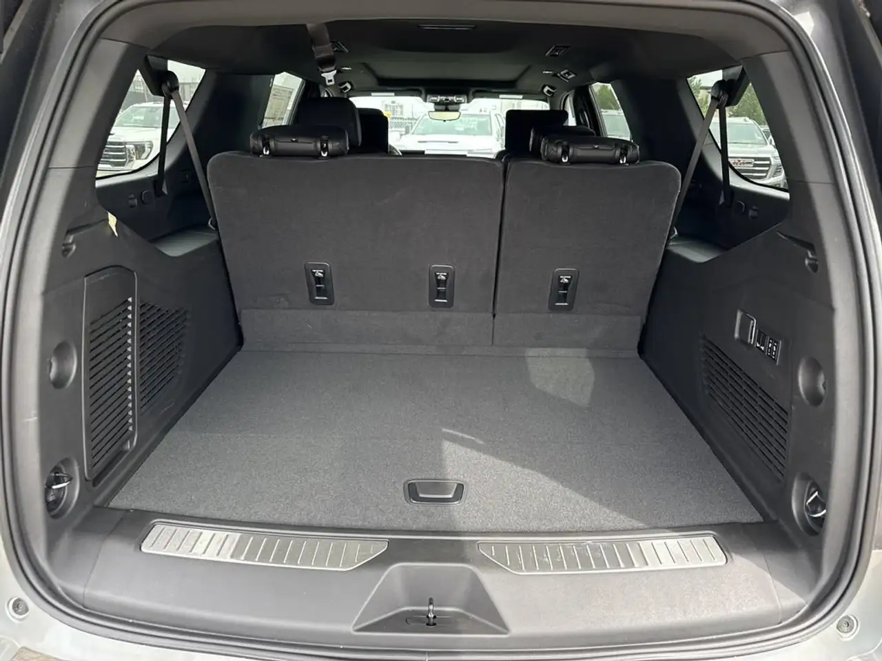 GMC Yukon снимка GMC Yukon