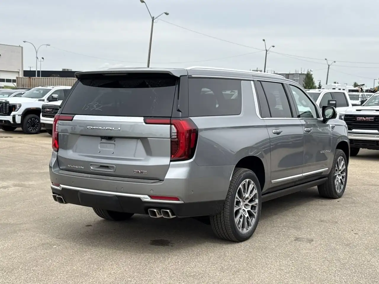 GMC Yukon снимка GMC Yukon