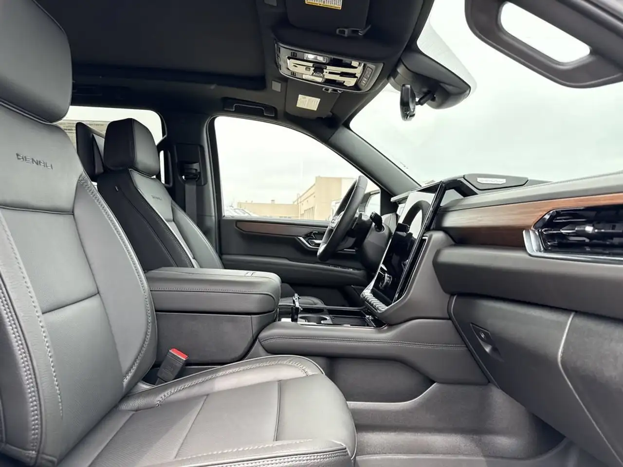GMC Yukon снимка GMC Yukon